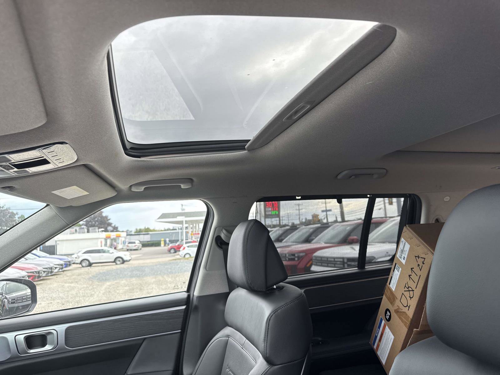 Certified 2025 Hyundai Santa Fe Limited AWD/4WD image 7