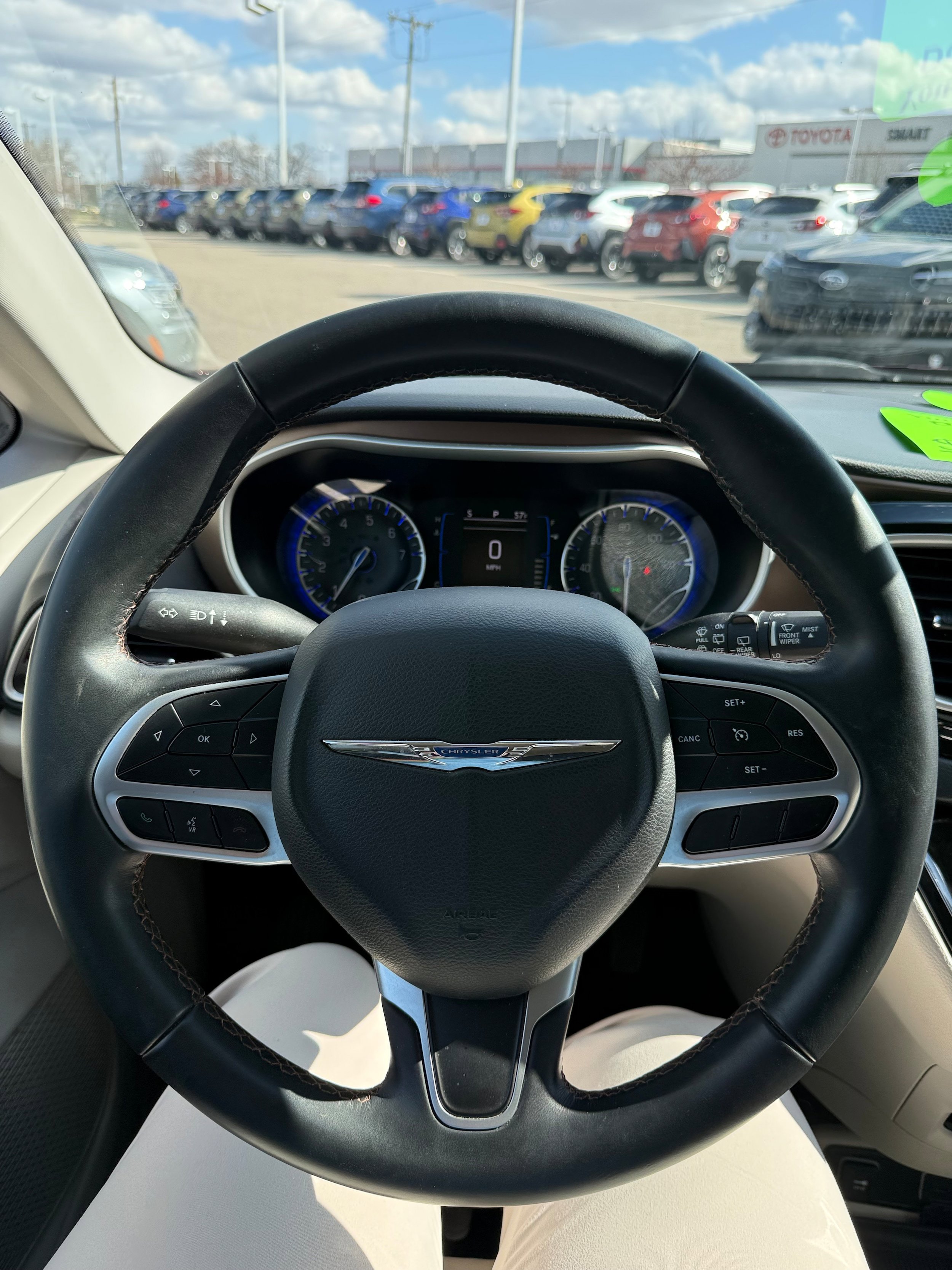 Used 2017 Chrysler Pacifica Touring-L image 8
