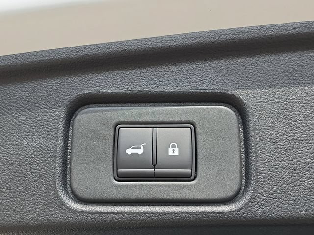Used 2026 Nissan Pathfinder SV FWD image 7