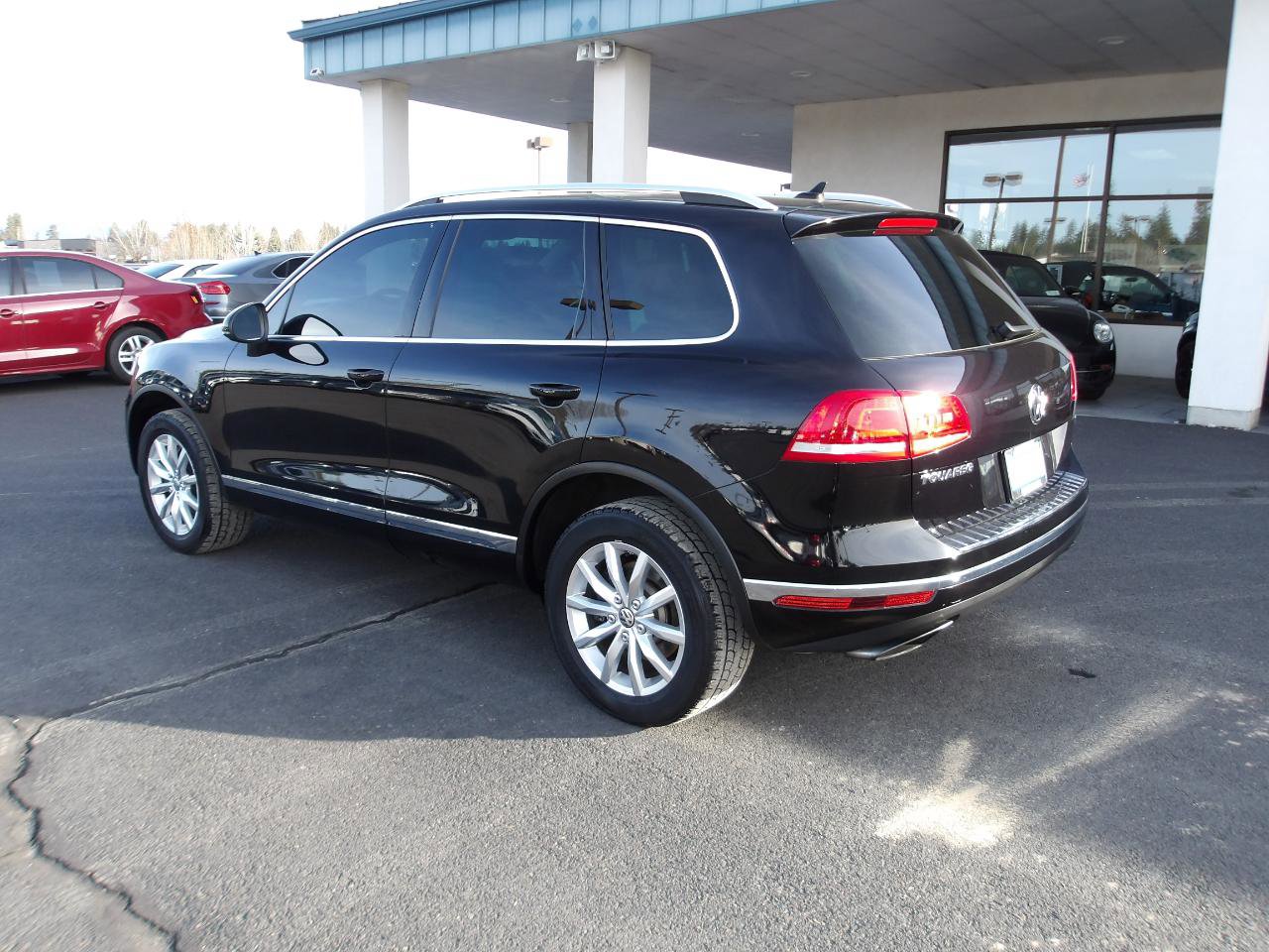 Used 2015 Volkswagen Touareg Sport AWD/4WD image 3