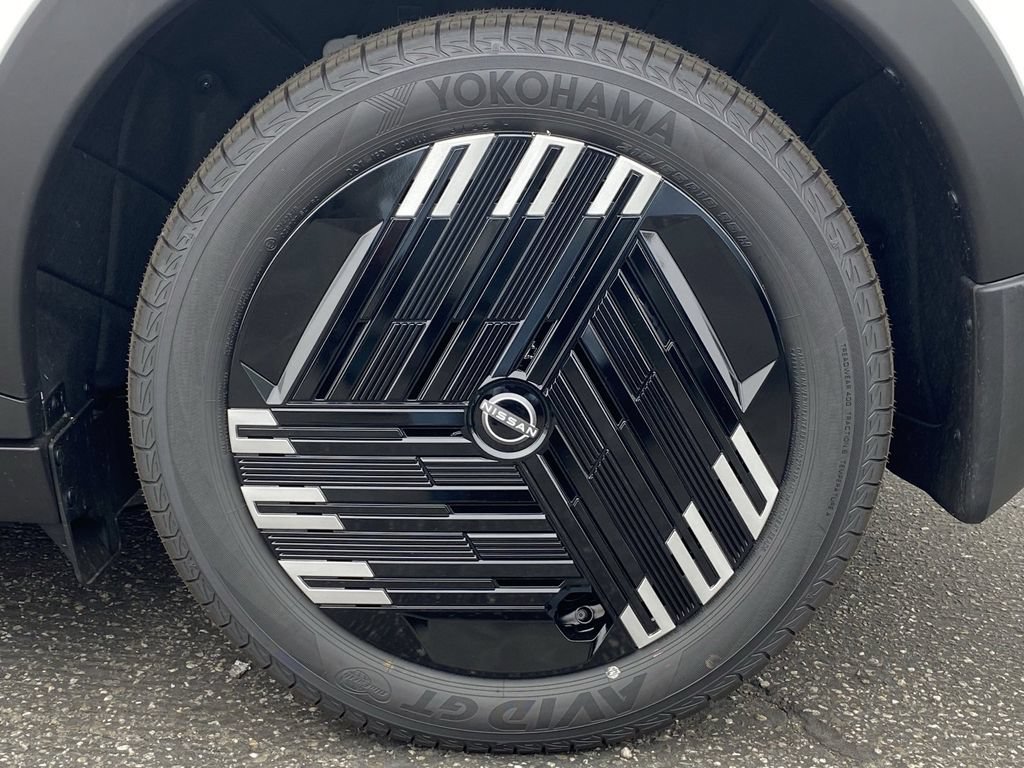 New 2026 Nissan Leaf w/ Illuminated Package FWD image 7