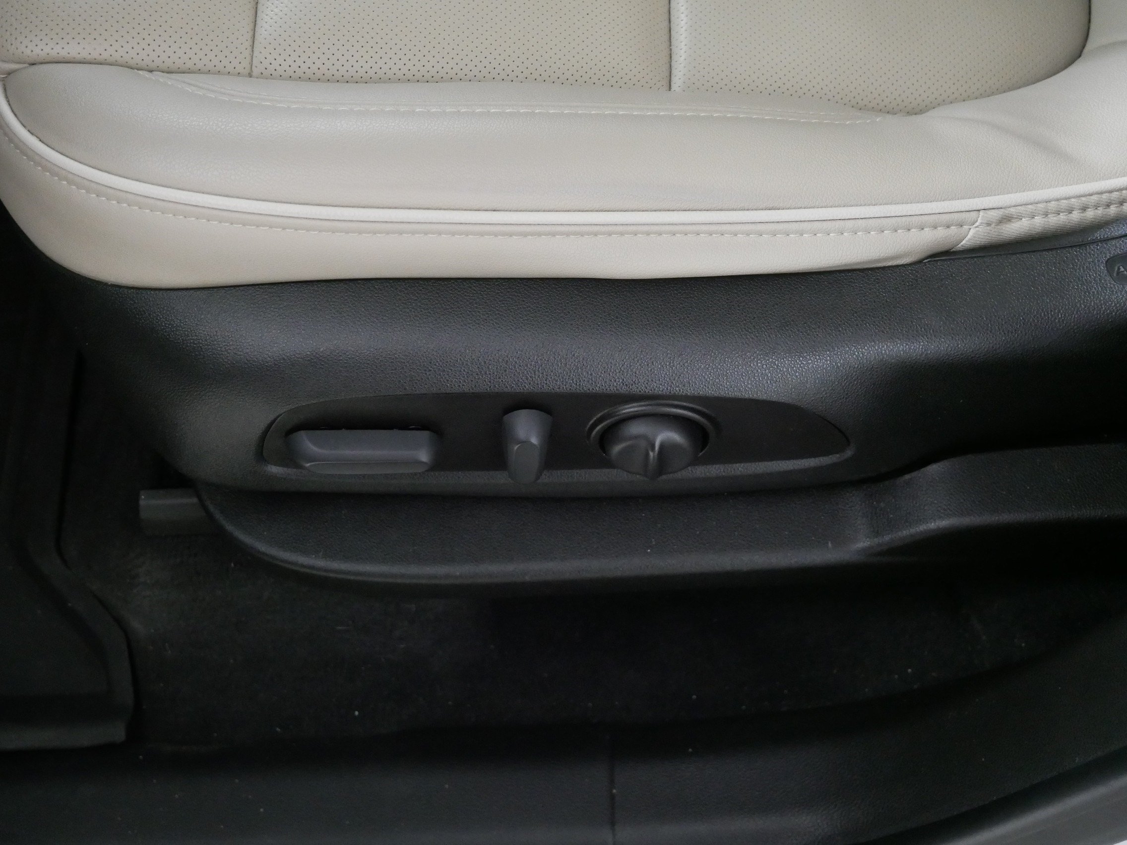 Certified 2023 Chevrolet Traverse Premier w/ LPO, Floor Liner Package AWD/4WD image 20