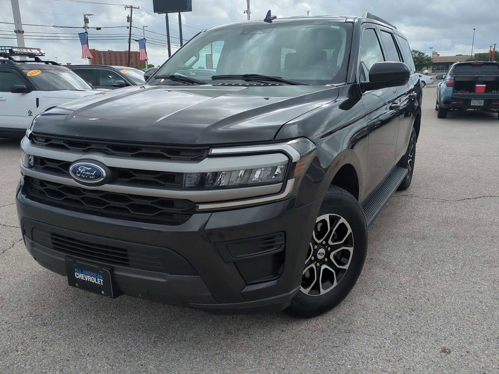 Used 2024 Ford Expedition XLT image 1