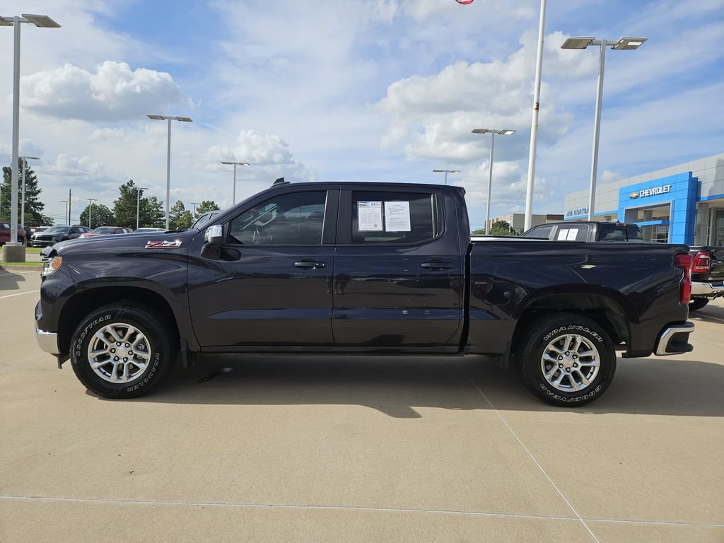 Used 2022 Chevrolet Silverado 1500 LT w/ Z71 Off-Road Package AWD/4WD image 5