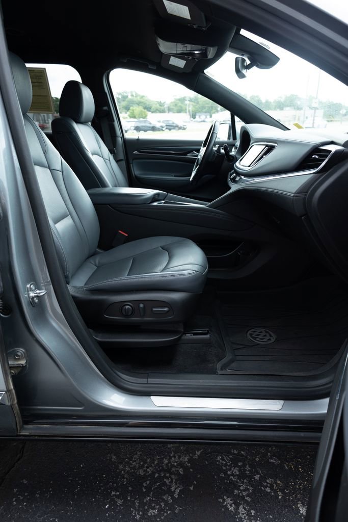Used 2023 Buick Enclave Essence w/ Sport Touring Edition FWD image 22