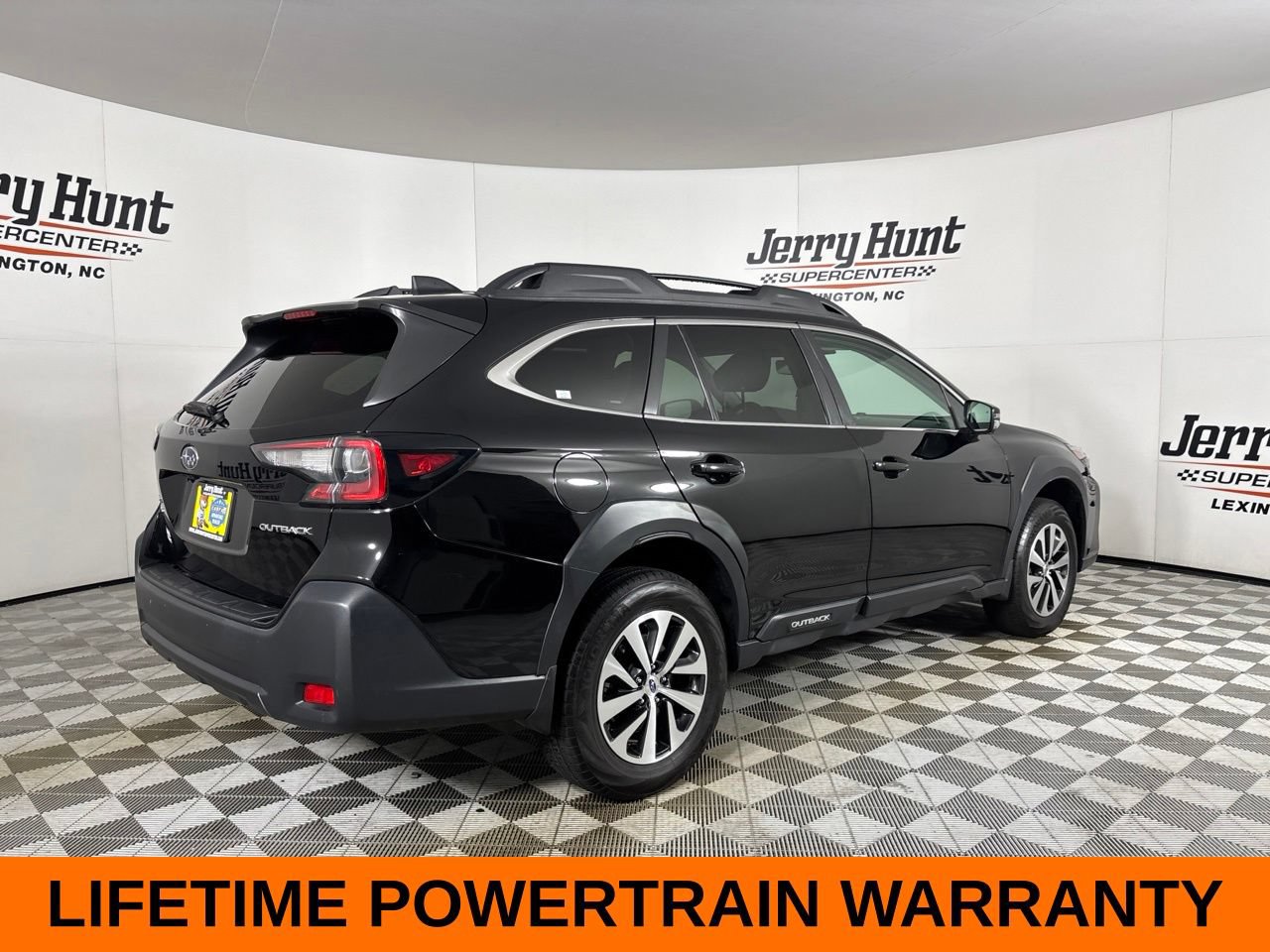 Used 2024 Subaru Outback Premium AWD/4WD image 6
