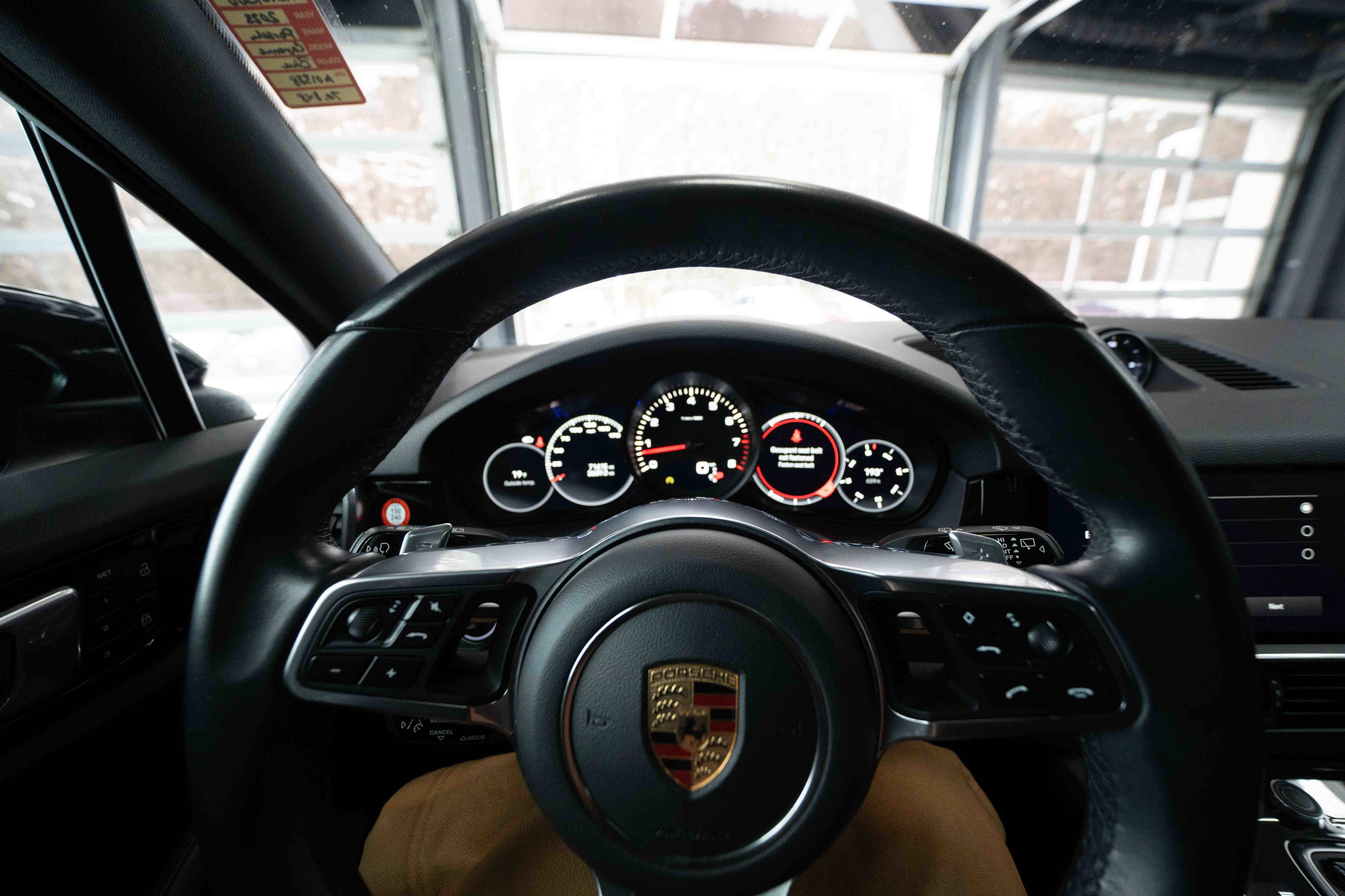 Used 2023 Porsche Cayenne image 15