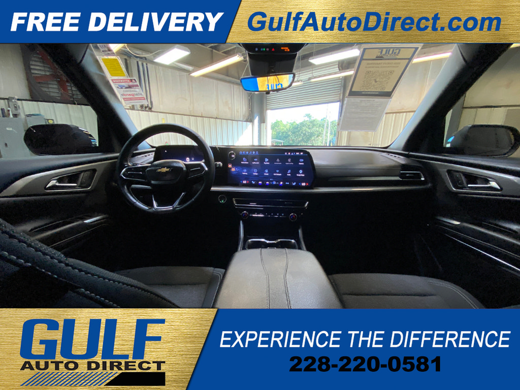 Used 2026 Chevrolet Traverse LT w/ Driver Confidence Package FWD image 2
