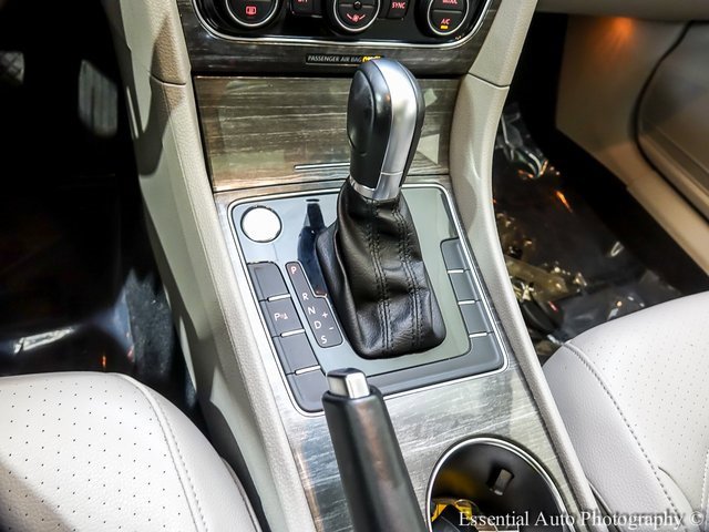 Used 2018 Volkswagen Passat 2.0T SE image 17