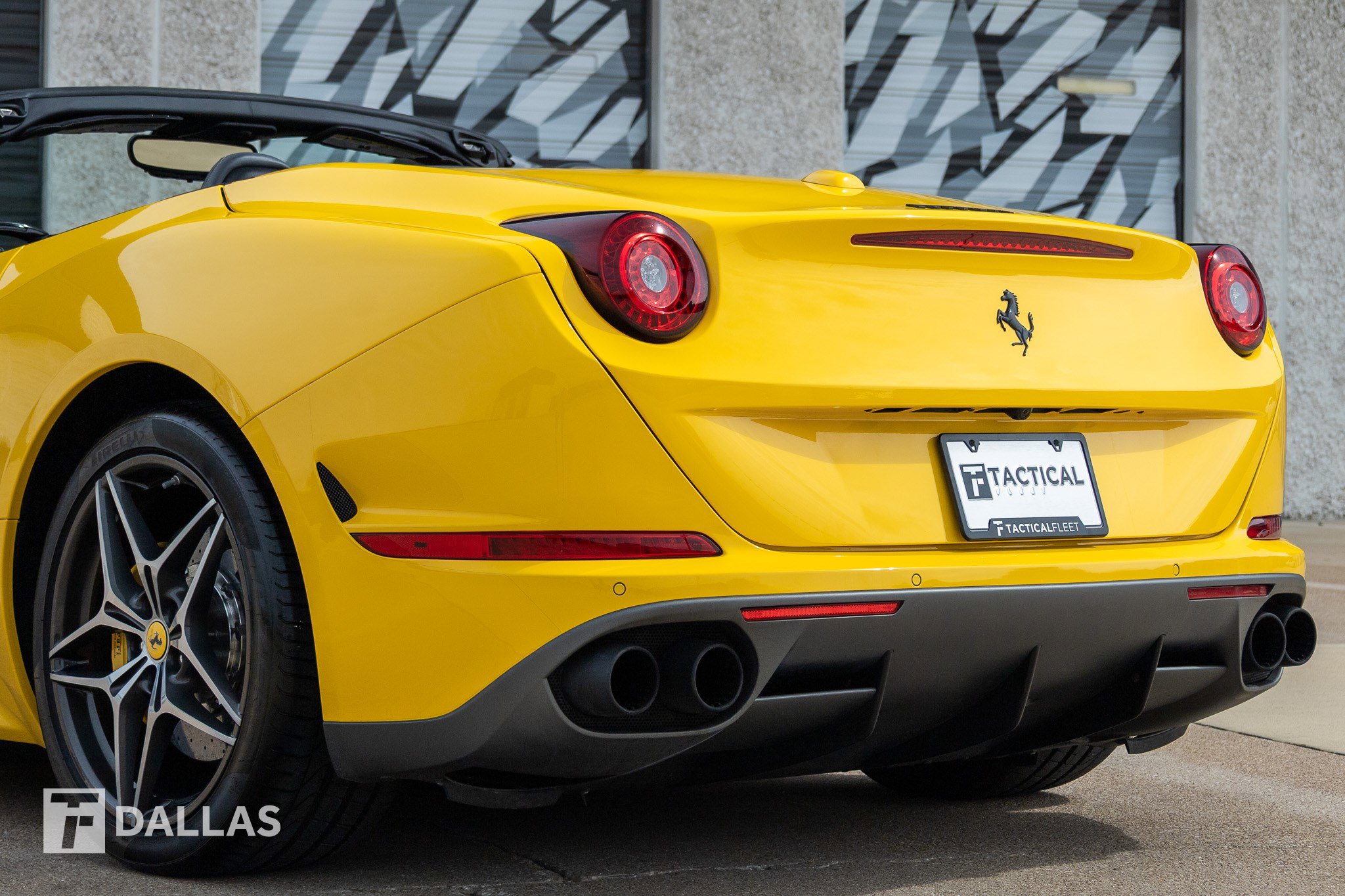 Used 2016 Ferrari California T RWD image 13