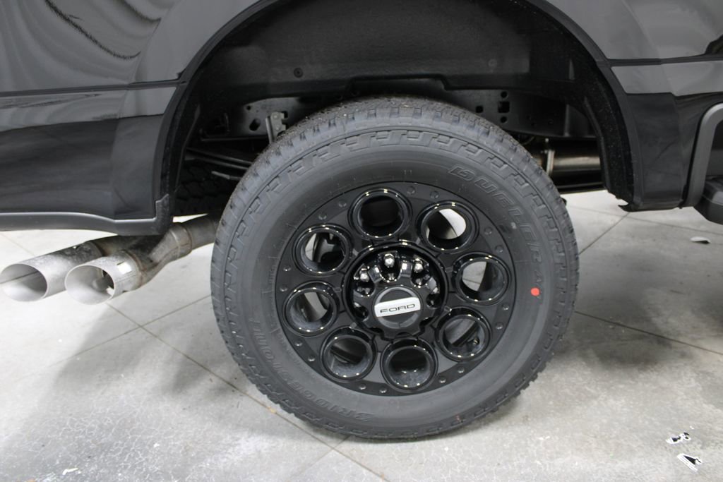 New 2026 Ford F250 Lariat w/ Black Appearance Package image 43