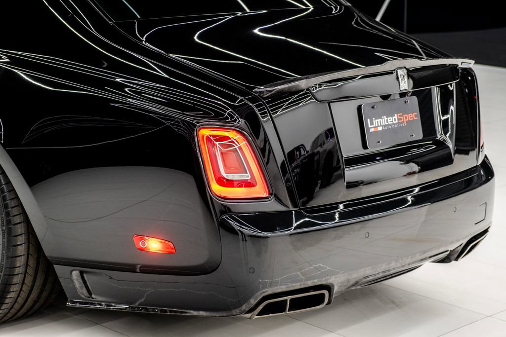 Used 2025 Rolls-Royce Phantom Sedan RWD image 16