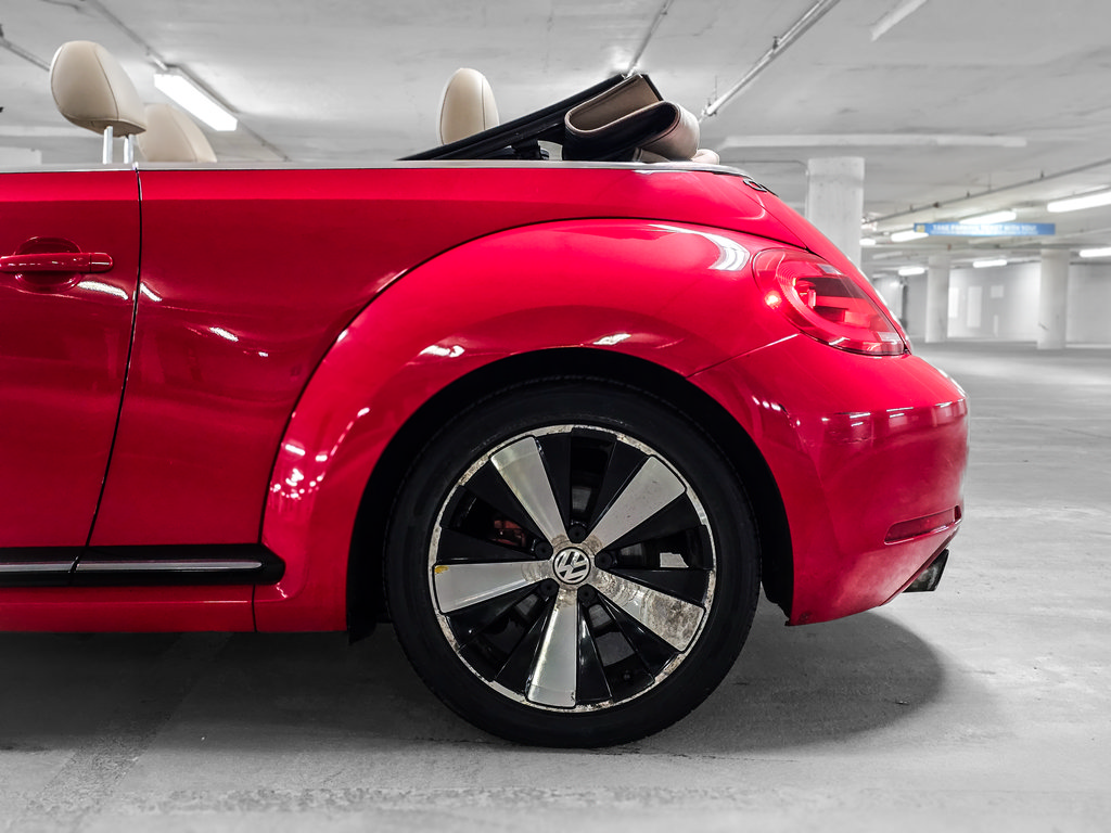 Used 2013 Volkswagen Beetle Turbo FWD image 16