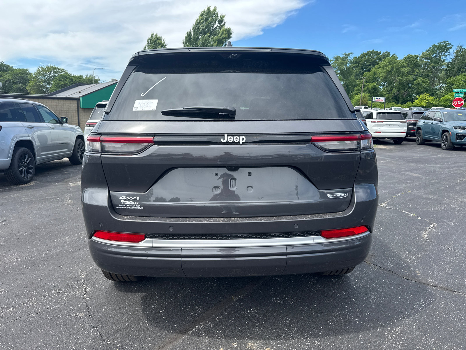 New 2026 Jeep Grand Cherokee Summit w/ Adv Protech Group IV AWD/4WD image 4