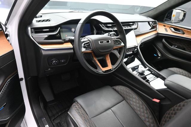 Used 2023 Jeep Grand Cherokee L Summit AWD/4WD image 9