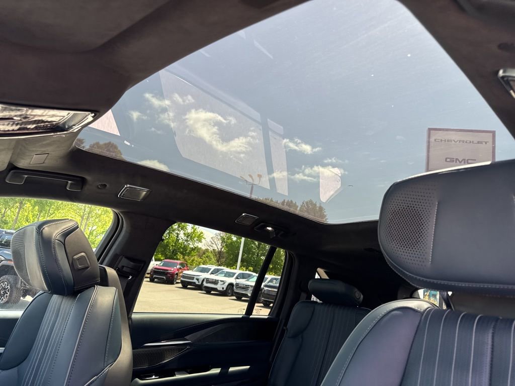 Used 2025 Cadillac Escalade IQ Luxury 2 AWD/4WD image 11