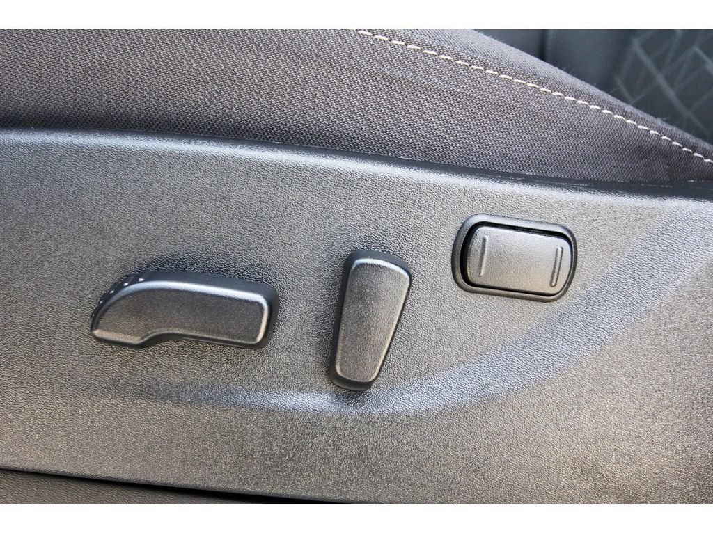 Used 2025 Nissan Frontier SV w/ SV Convenience Package RWD image 28