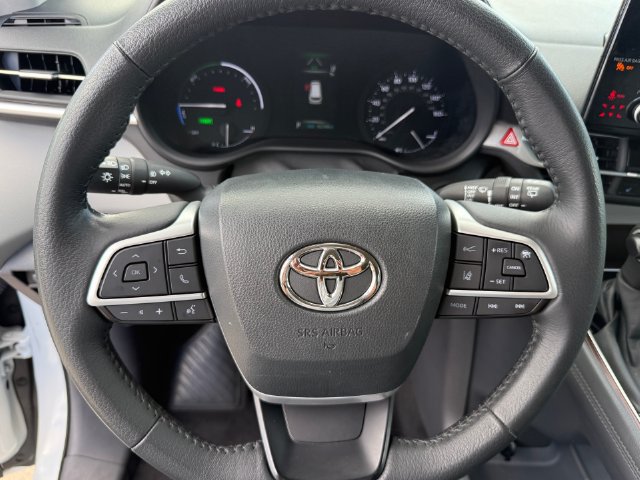Used 2023 Toyota Sienna XLE FWD image 15