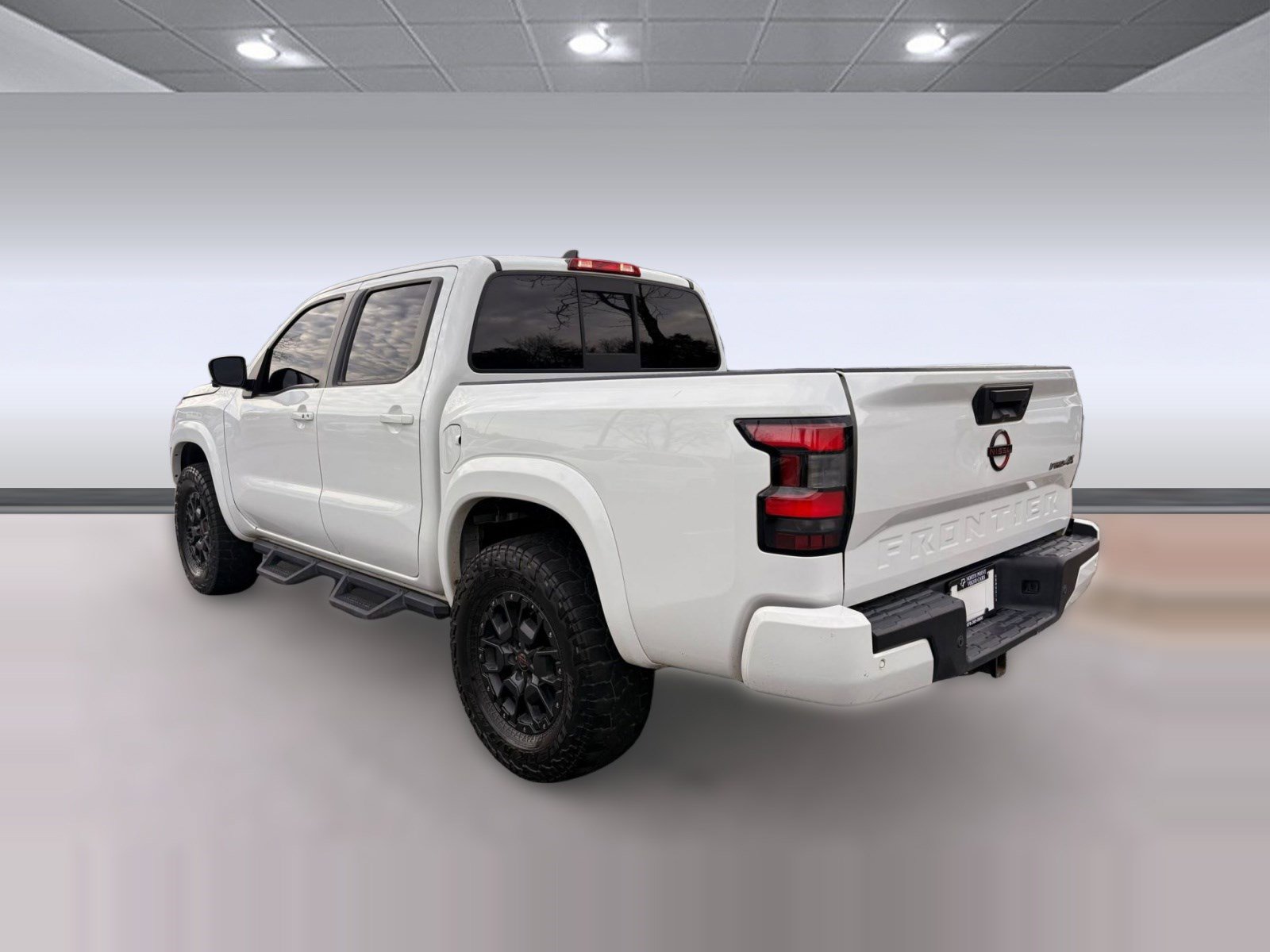 Used 2022 Nissan Frontier PRO-4X w/ Pro-4X Premium Package image 3