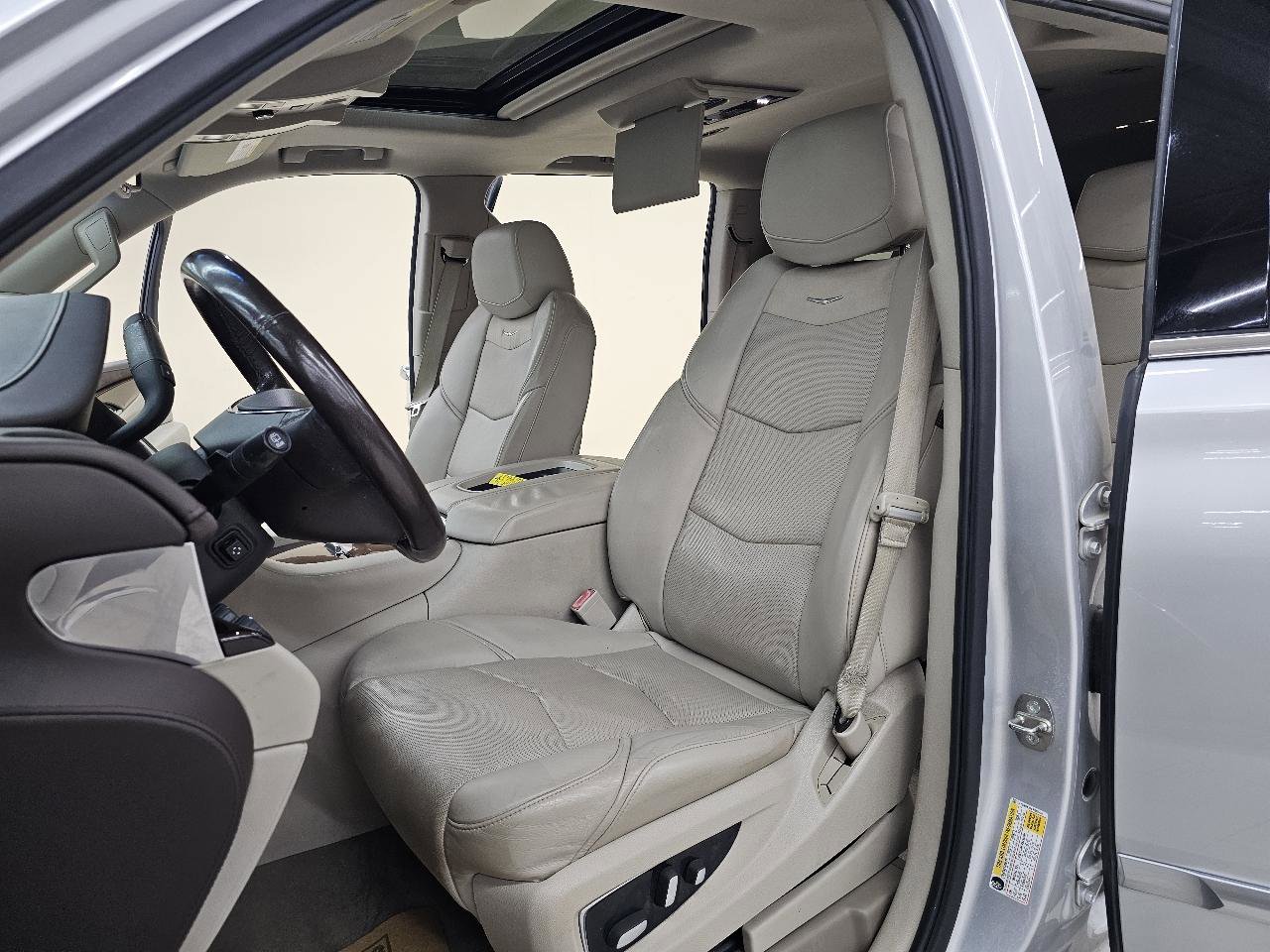 Used 2015 Cadillac Escalade ESV Luxury AWD/4WD image 19