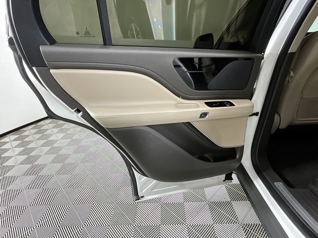 Used 2021 Lincoln Aviator 2WD image 26