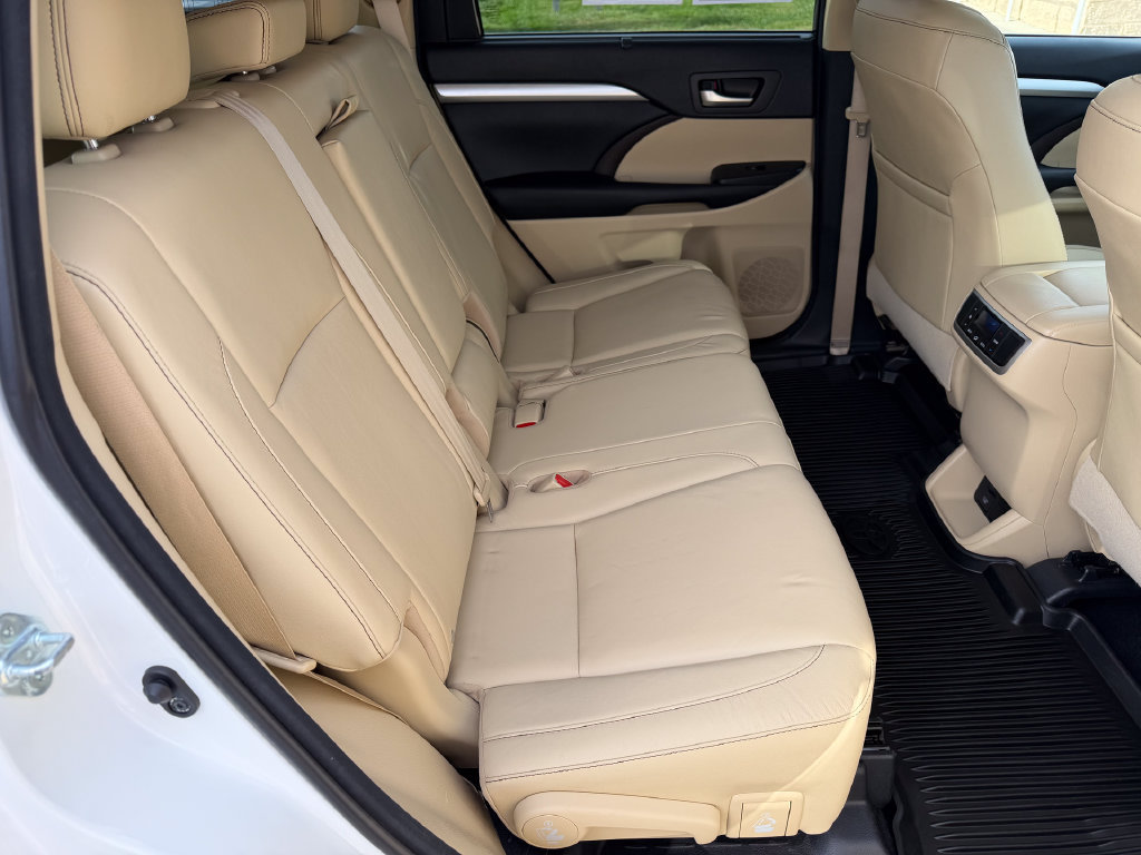 Used 2016 Toyota Highlander XLE AWD/4WD image 19