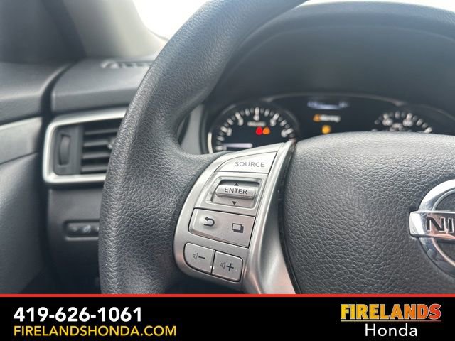 Used 2015 Nissan Rogue SV image 24