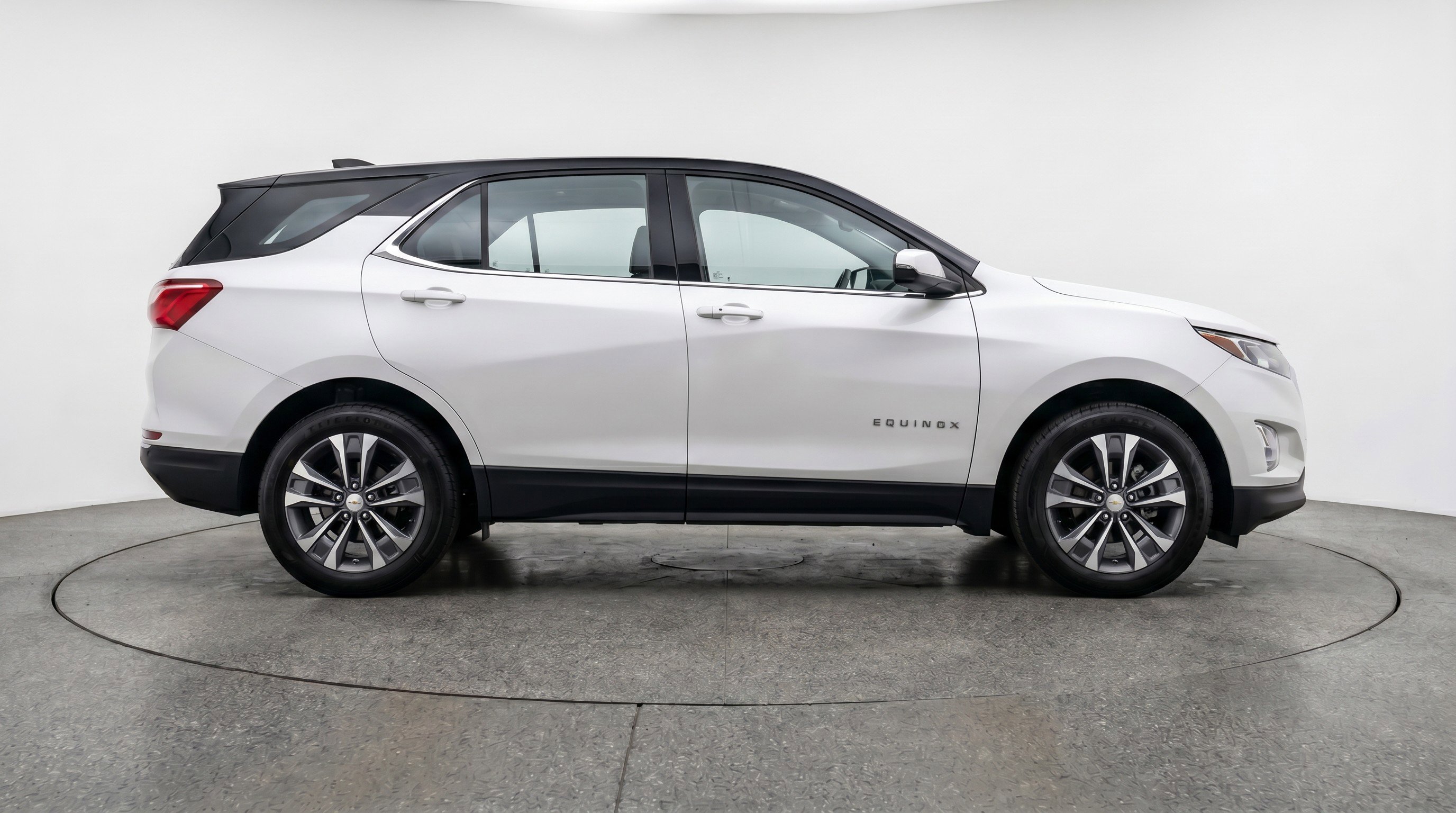 Used 2025 Chevrolet Equinox LT FWD image 11