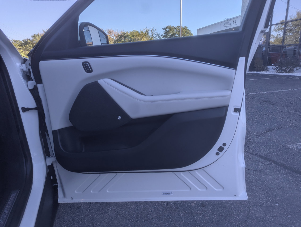 Used 2022 Ford Mustang Mach-E Premium w/ Ice White Appearance Package image 31