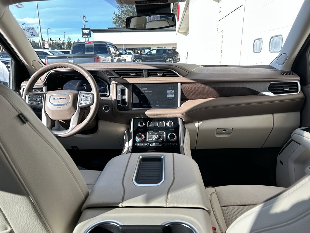 Used 2024 GMC Yukon XL Denali AWD/4WD image 18