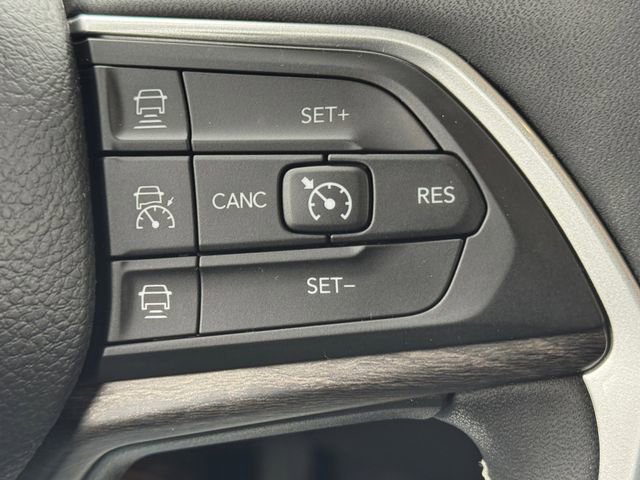 Certified 2023 Jeep Grand Cherokee Limited w/ Black Appearance Package AWD/4WD image 20