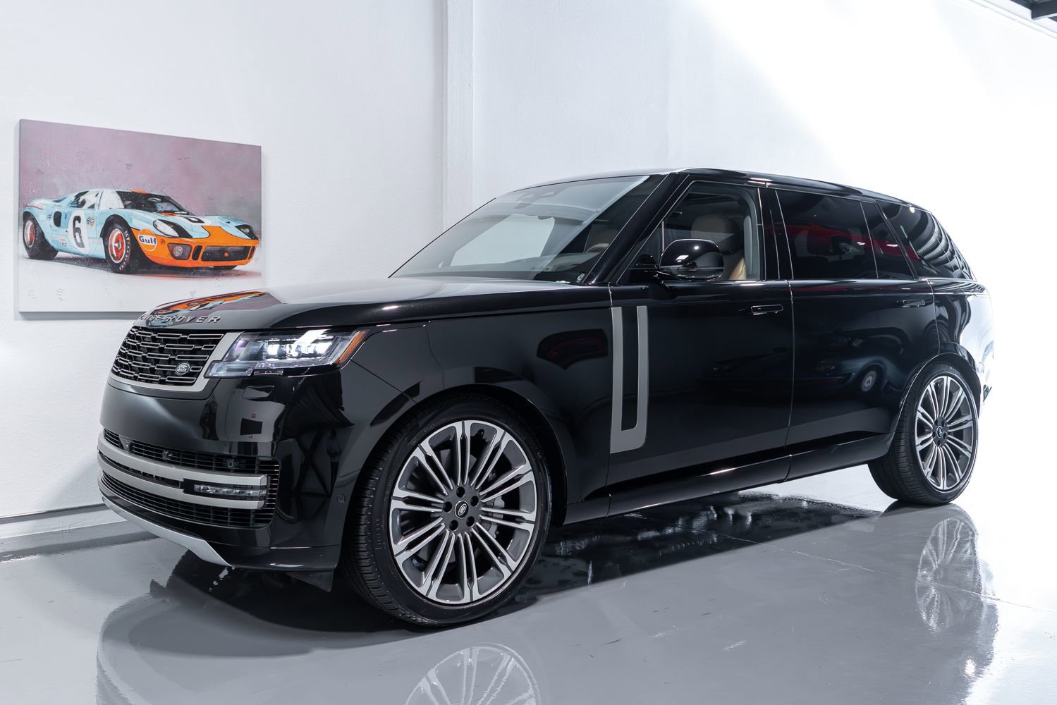 Used 2024 Land Rover Range Rover Long Wheelbase SE image 1