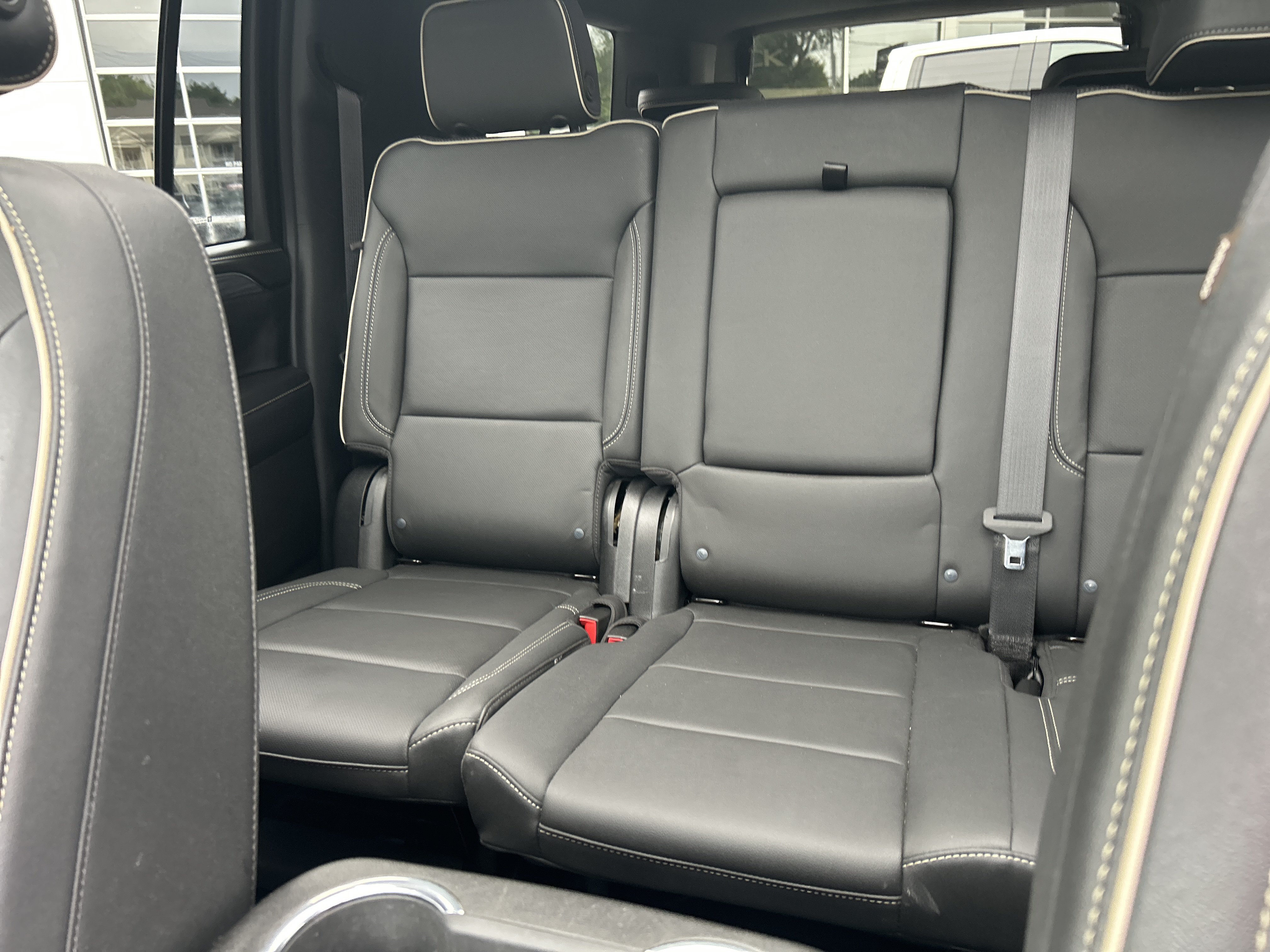Certified 2023 GMC Yukon XL SLT w/ SLT Premium Package AWD/4WD image 30