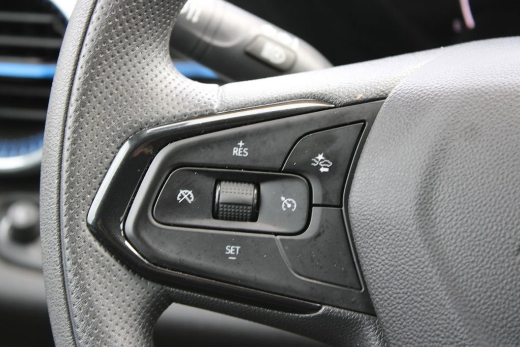 Used 2025 Chevrolet Trax LT image 32