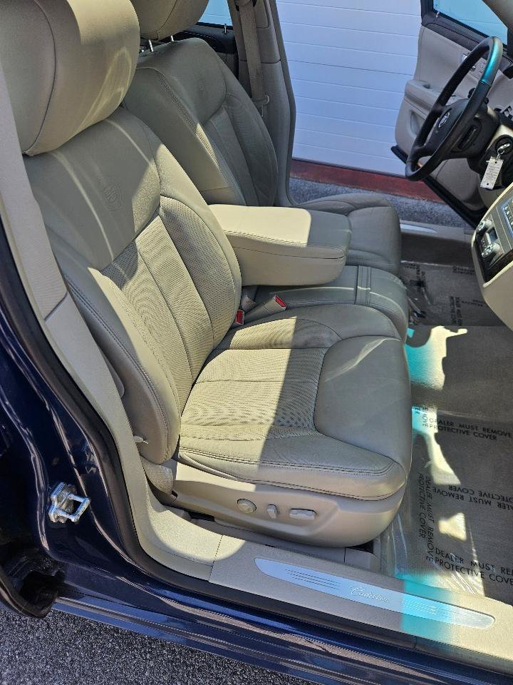 Used 2009 Cadillac DTS w/ Sun And Sound Package FWD image 15