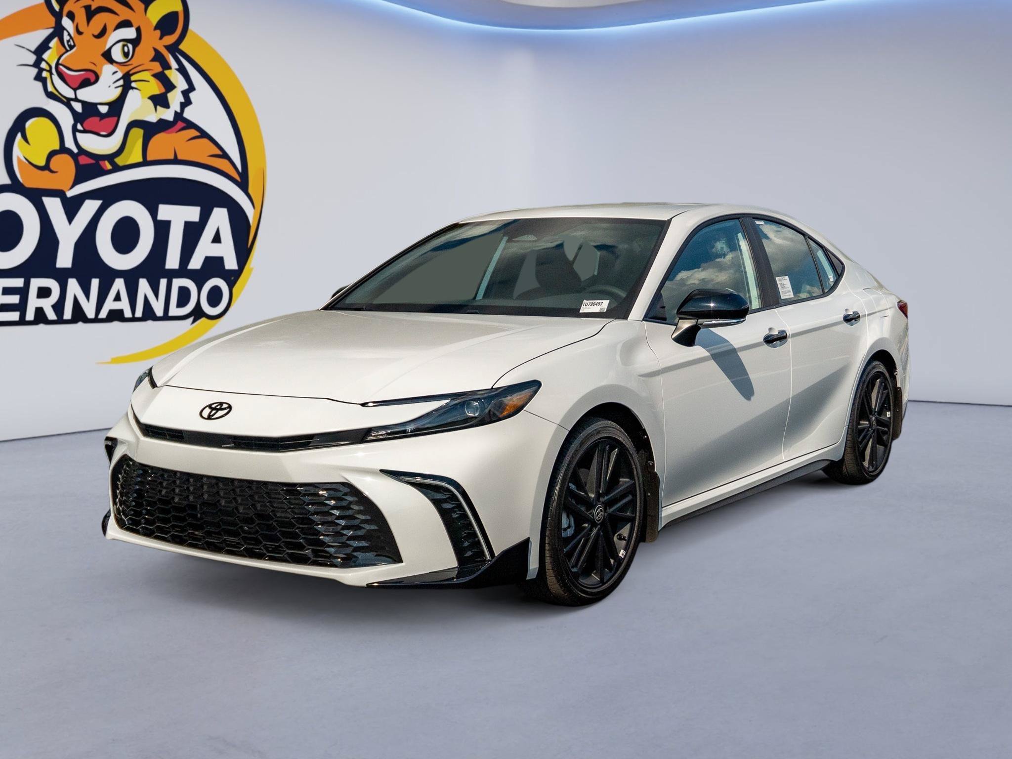 New 2026 Toyota Camry Hybrid w/ Multimedia Upgrade Package