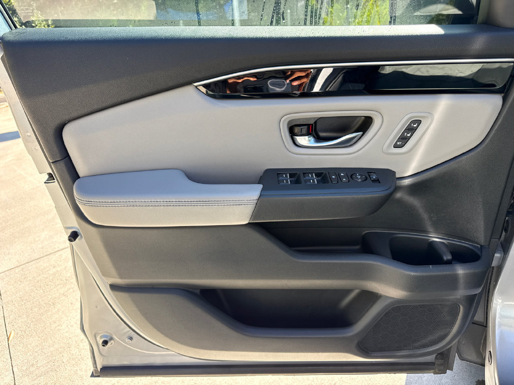 Used 2025 Honda Pilot Touring image 13