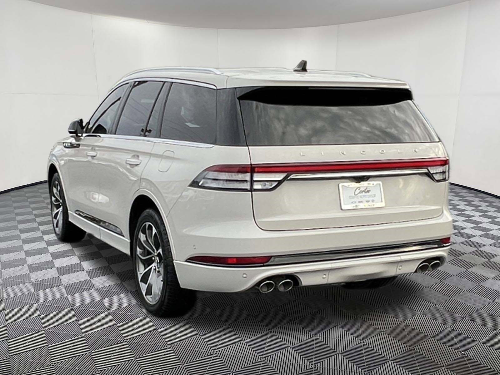 Used 2021 Lincoln Aviator Grand Touring w/ Equipment Group 302A image 4