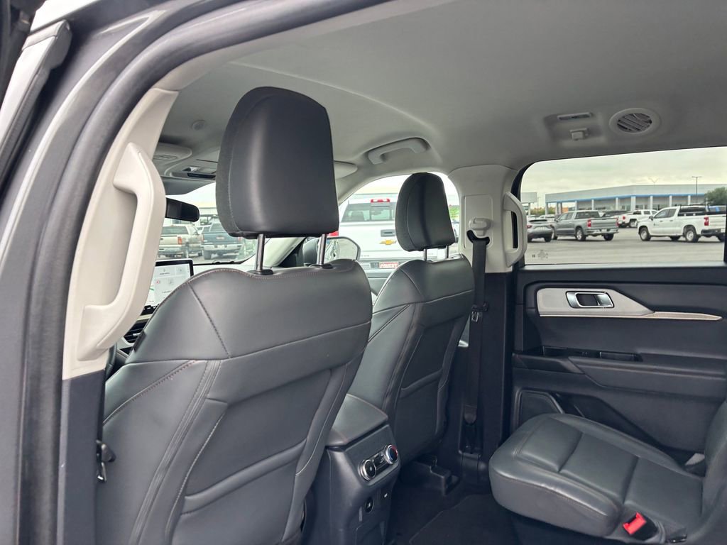 Used 2025 Ford Explorer Active w/ Active Comfort Package RWD image 23