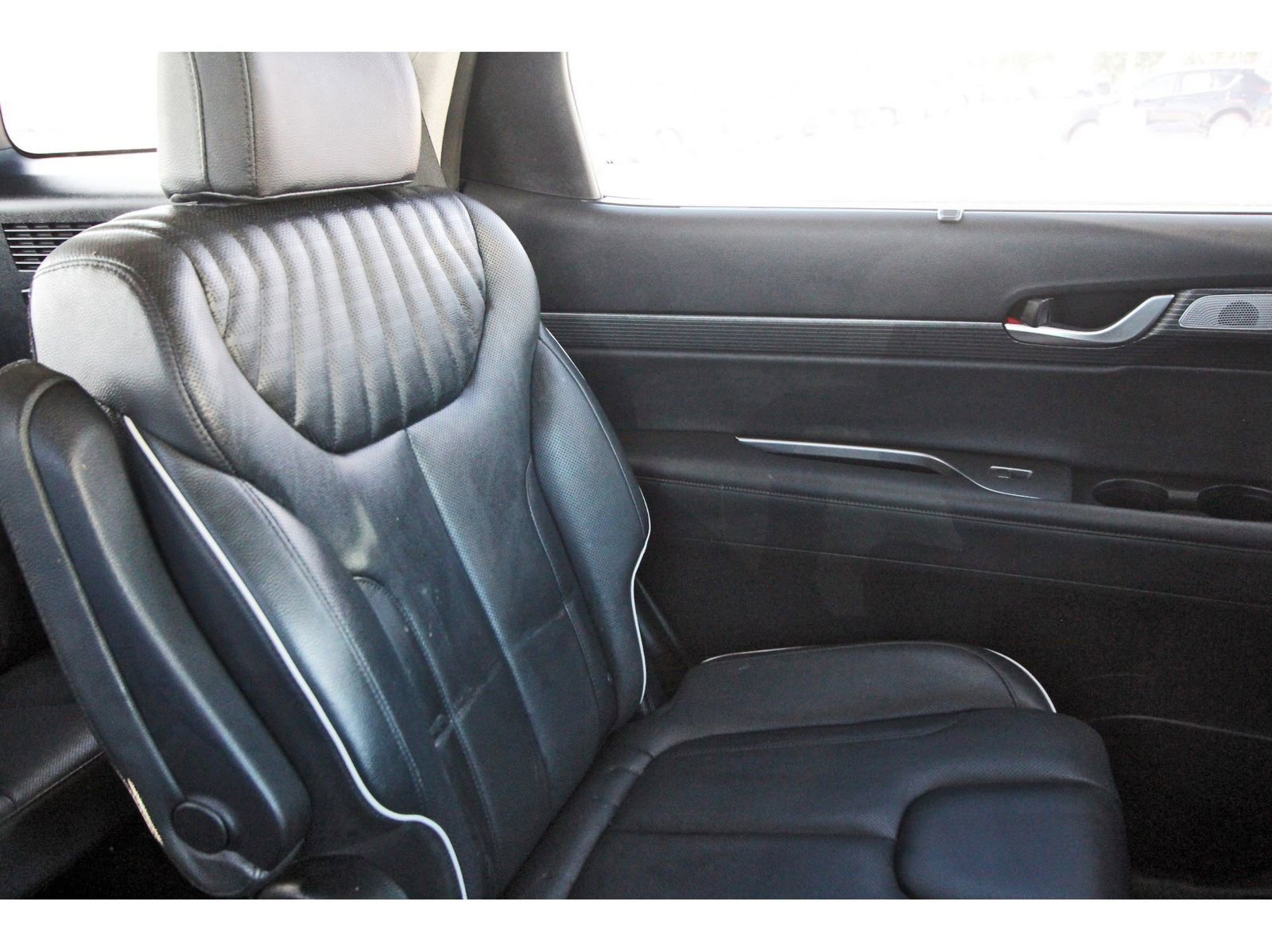 Used 2023 Hyundai Palisade Limited w/ Winter Package image 15