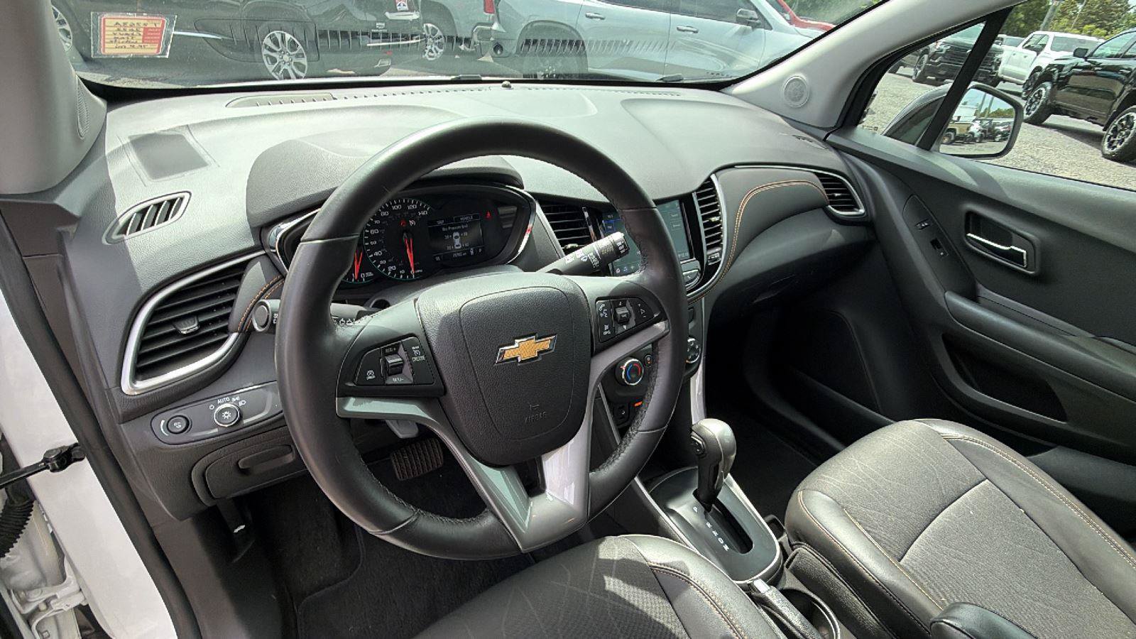 Used 2022 Chevrolet Trax LT w/ Redline Edition AWD/4WD image 21