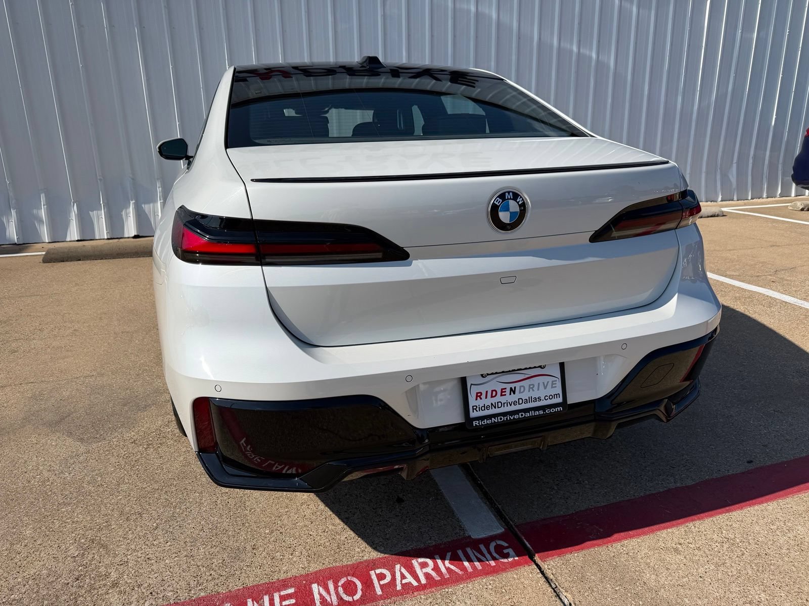 Used 2023 BMW 740i w/ Executive Package RWD image 5