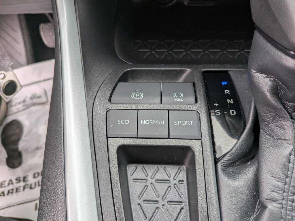 Used 2022 Toyota RAV4 LE FWD image 28
