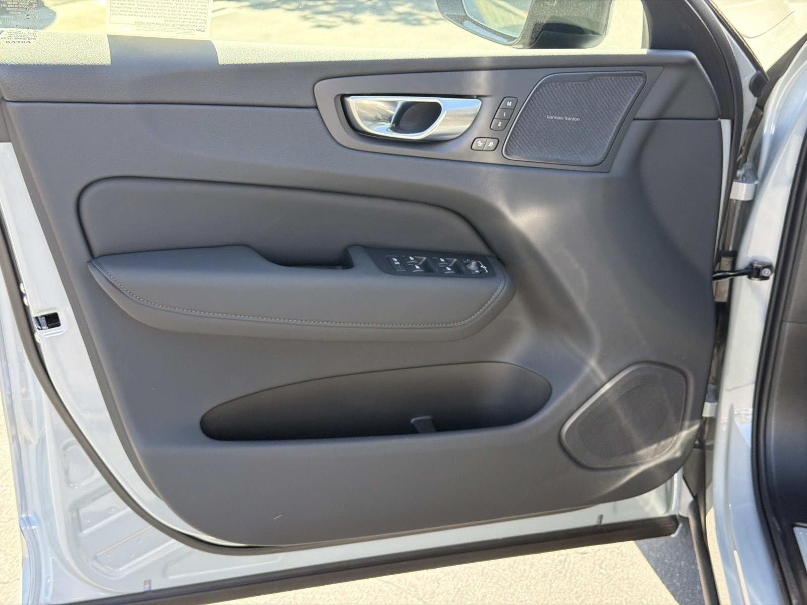 New 2027 Volvo XC60 B5 Ultra AWD/4WD image 11