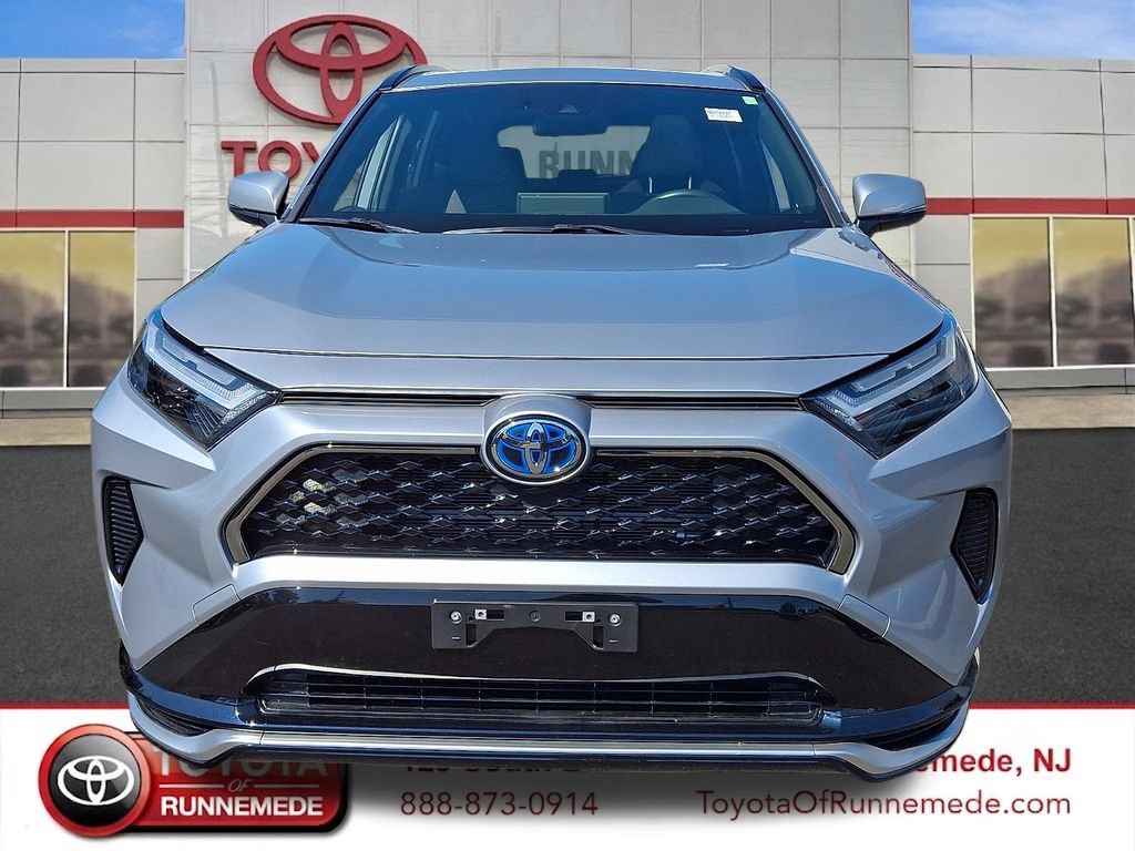 Used 2022 Toyota RAV4 SE w/ Weather & Moonroof Package AWD/4WD image 2