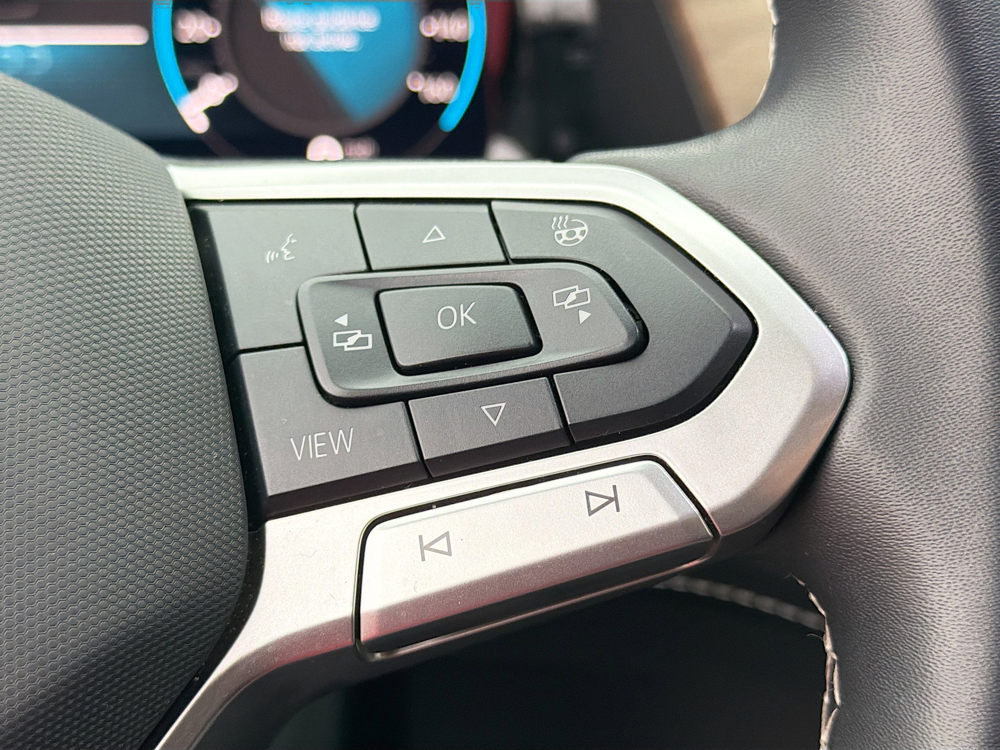 Used 2025 Volkswagen Atlas SE image 36