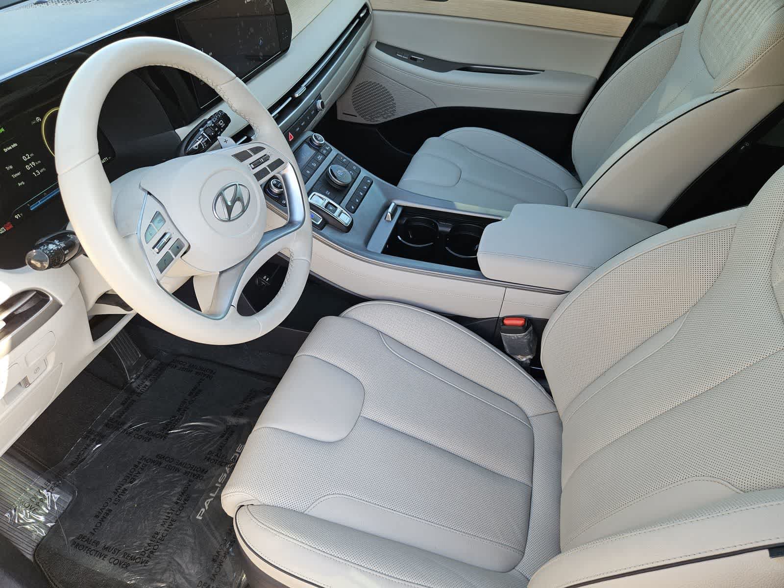 Used 2025 Hyundai Palisade Limited FWD image 2
