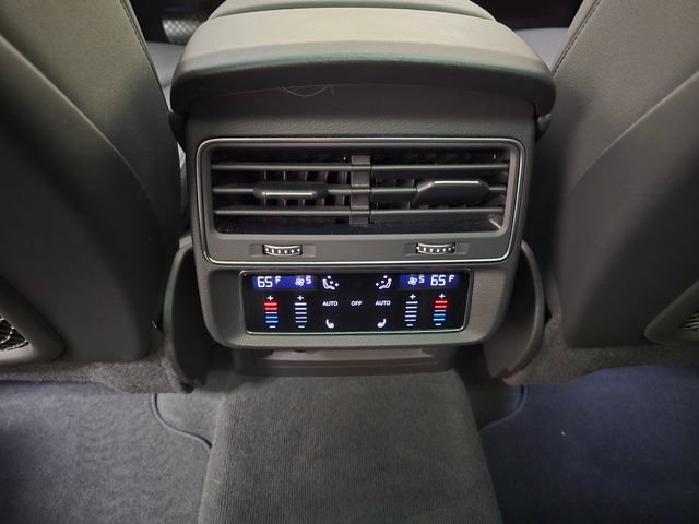 Used 2023 Audi Q7 3.0T Premium Plus AWD/4WD image 35
