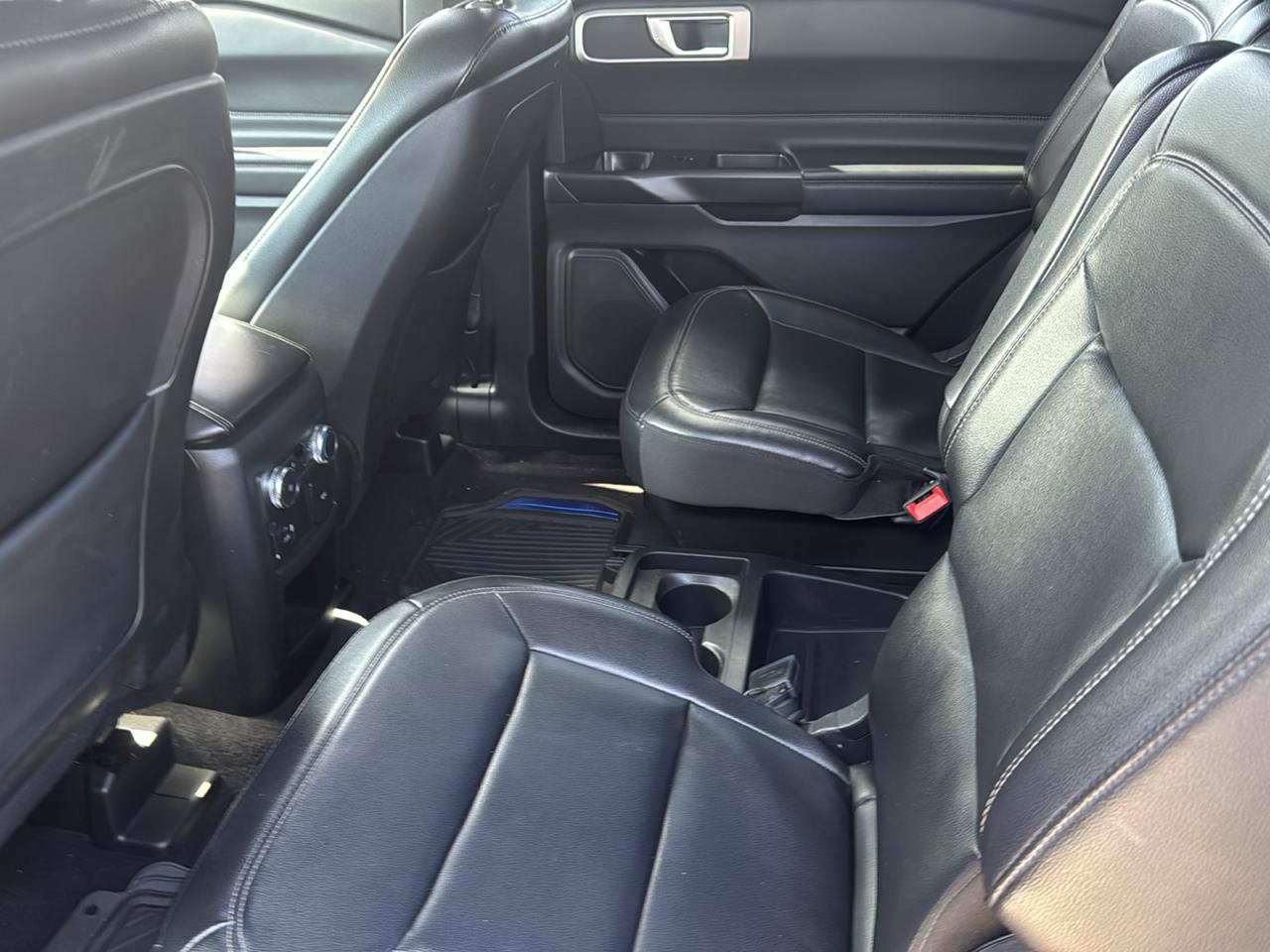 Used 2020 Ford Explorer XLT w/ Equipment Group 202A AWD/4WD image 20