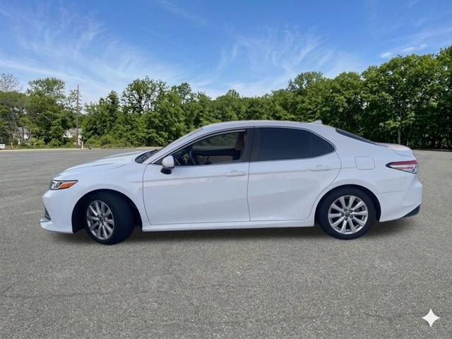 Used 2020 Toyota Camry LE FWD image 5